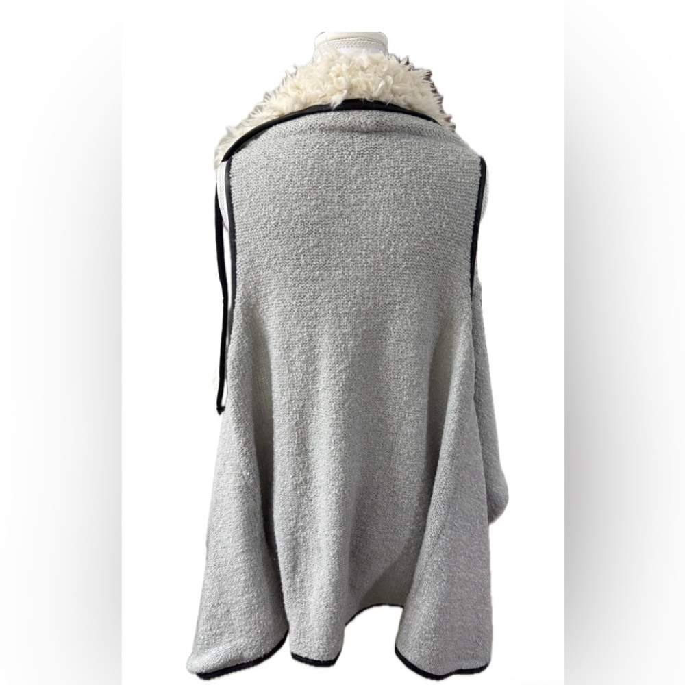 LOVE TRUE CRAFT FAUX LEATHER & FAUX FUR ASYMMETRICAL VEST GRAY SIZE: XL - Picture 4 of 6